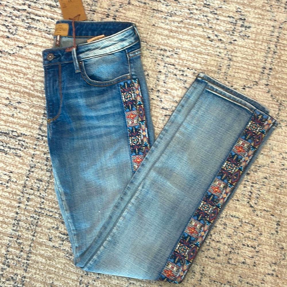COPY - Brand new woman’s jeans with embroidered detailing